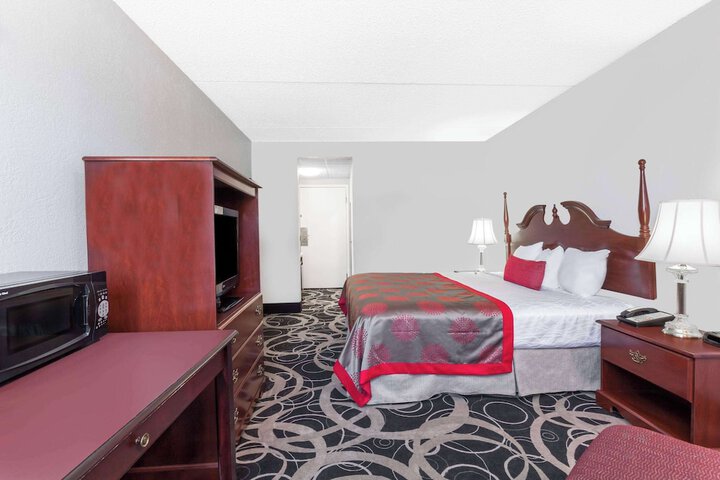 Room 26 of 39