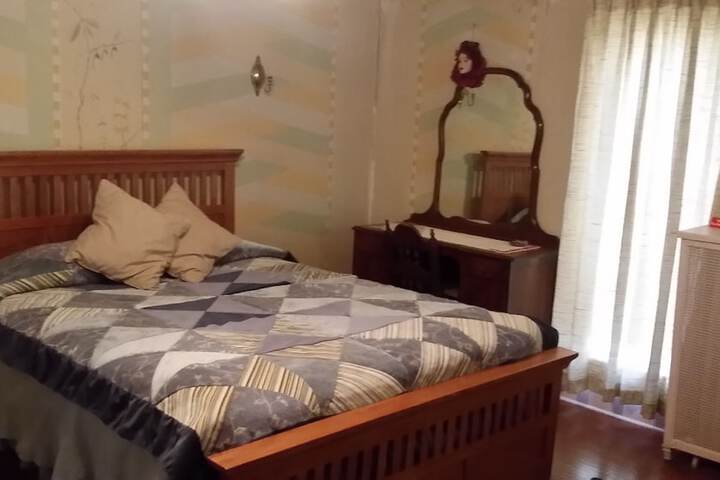 Chestnut Charm Bed & Breakfast