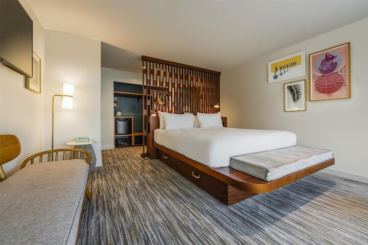 Flamingo Resort & Spa Santa Rosa Sonoma Tapestry by Hilton