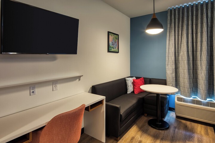 Room 10 of 13