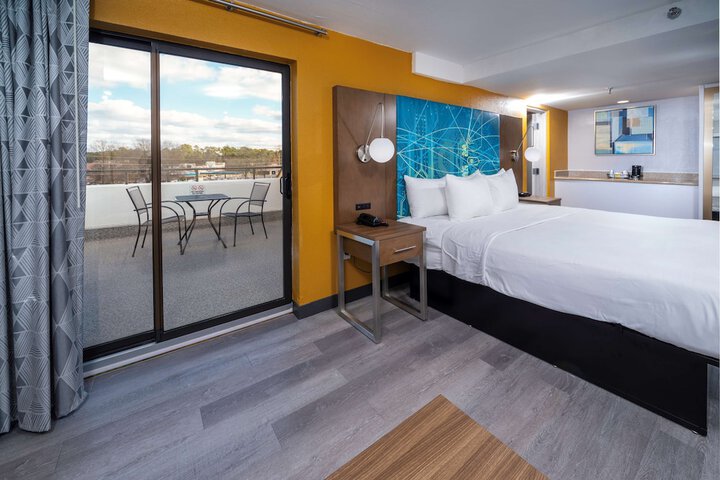 Room 10 of 34