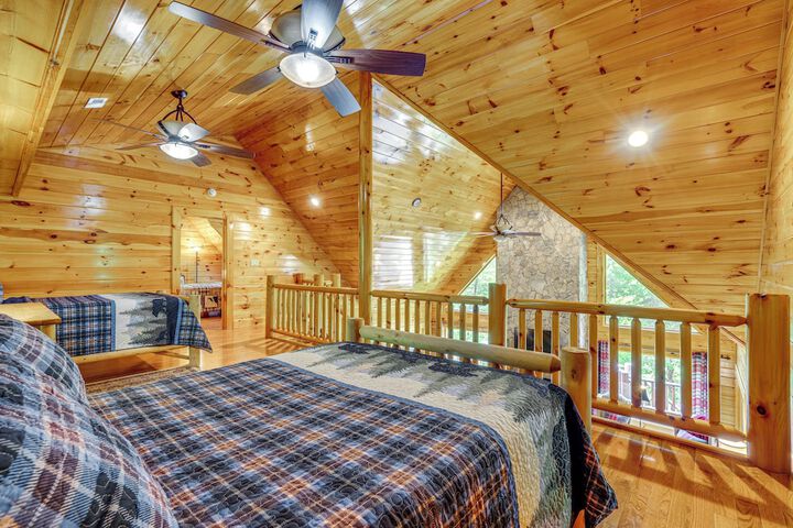 Hike Fish & Golf: Burnsville Retreat w / Deck!