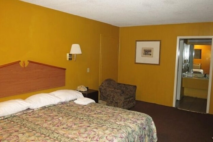 Room 15 of 18