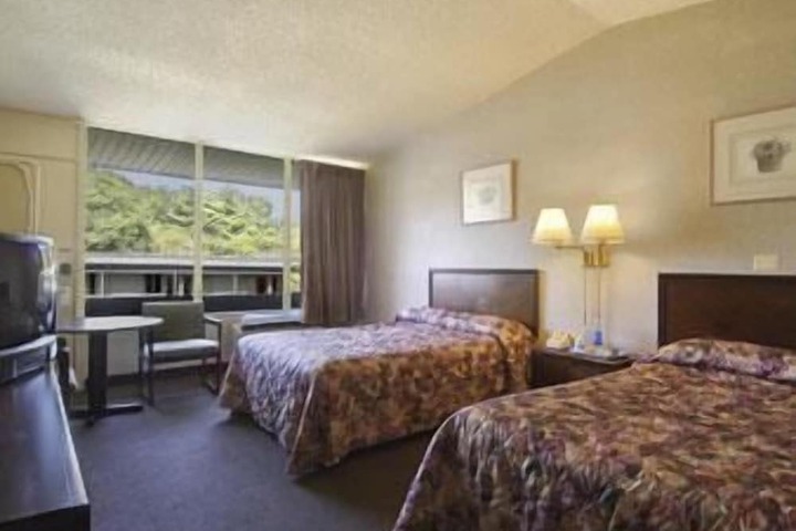 Room 21 of 35