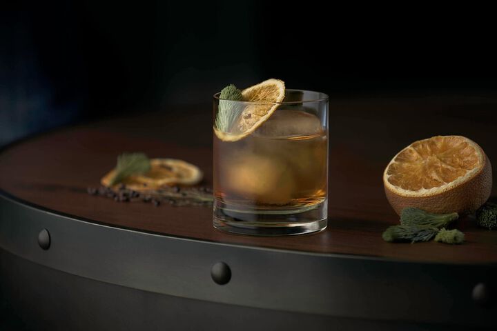 Lounge 92 of 102