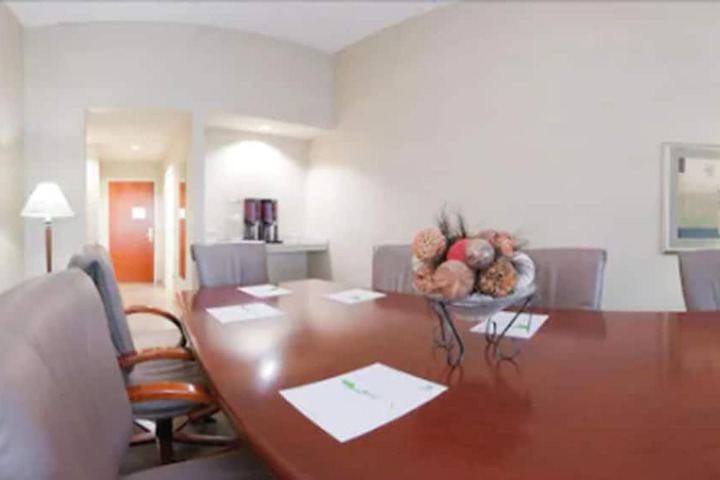 Holiday Inn & Suites Goodyear - West Phoenix Area by IHG