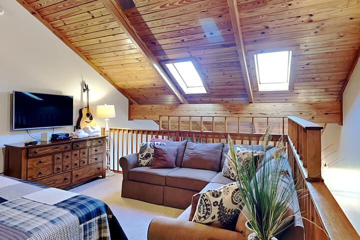 Sunplace 02 by Taylor Made Deep Creek