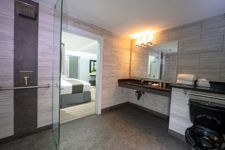 Room 32 of 81