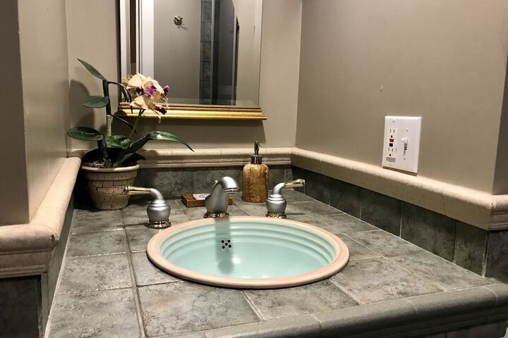 Room 51 of 79