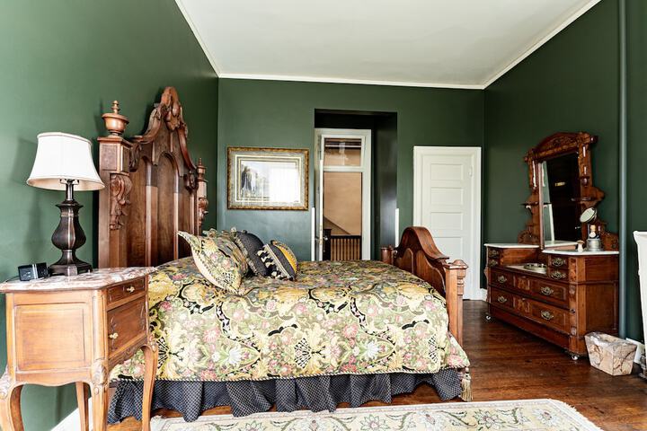 Room 53 of 145