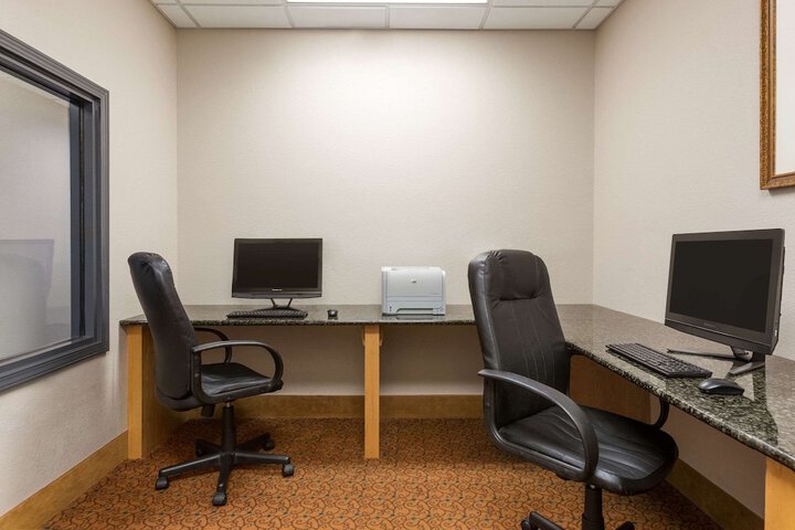 Business Center 29 of 29