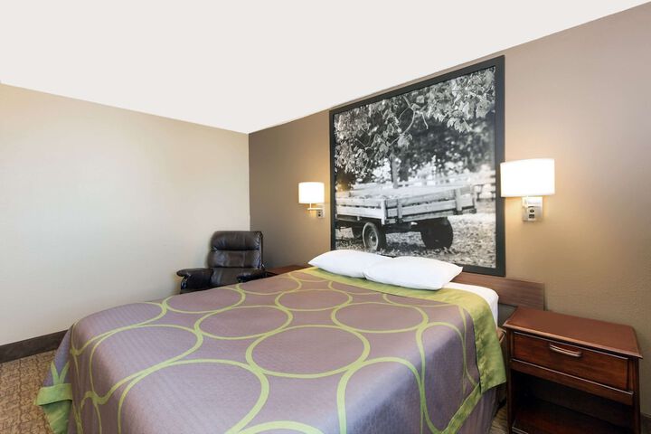 Room 6 of 16