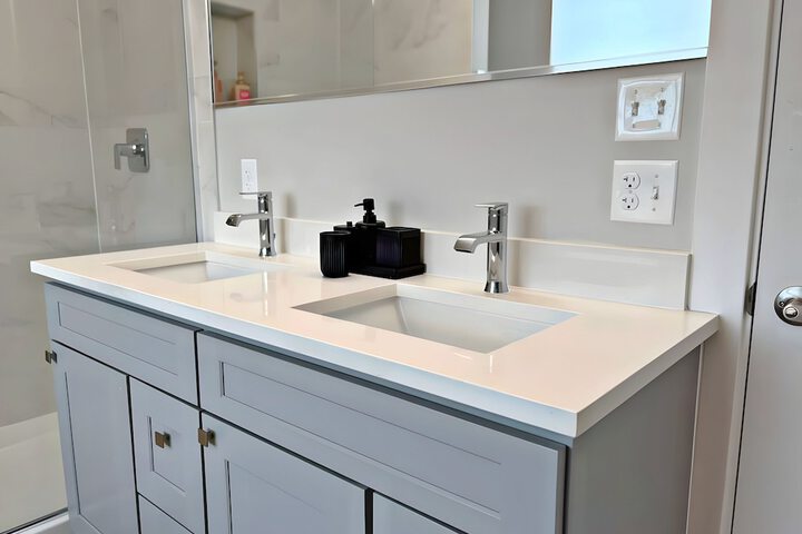 Modern 4BR with Parking - WV rep 4