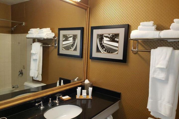 Radisson Hotel Milwaukee West