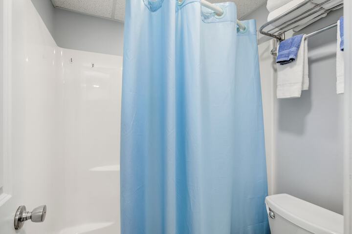 Room 105 of 334