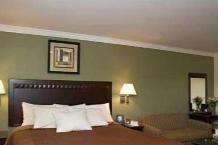 Room 9 of 16