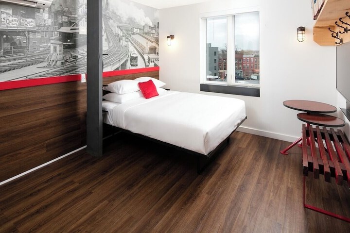 Room 16 of 18