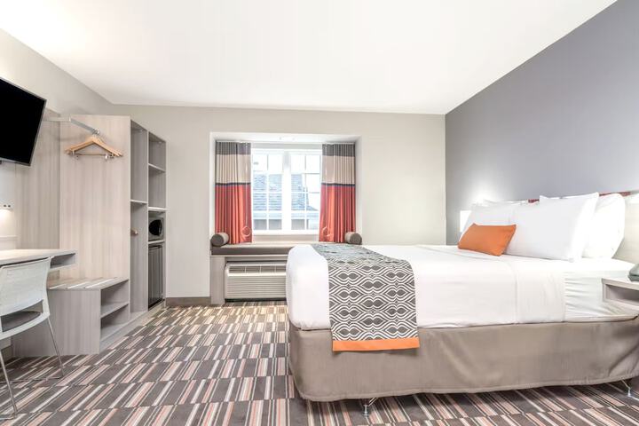 Room 8 of 35