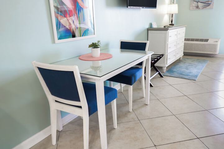 The Oceanfront Litchfield Inn