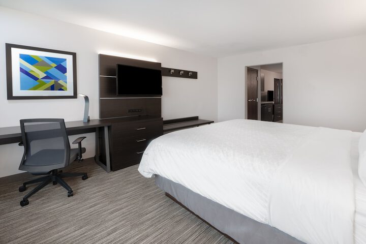 Holiday Inn Express & Suites Trinidad by IHG