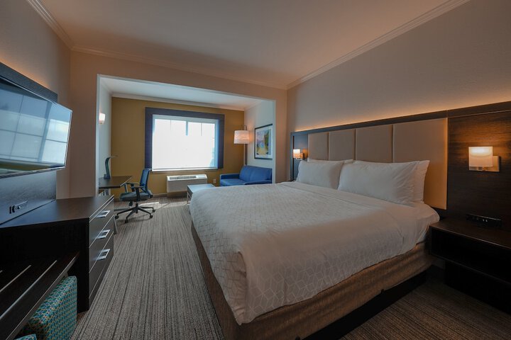 Holiday Inn Express & Suites Santa Clara-Silicon Valley by IHG