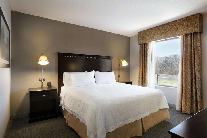 Hampton Inn & Suites Mahwah