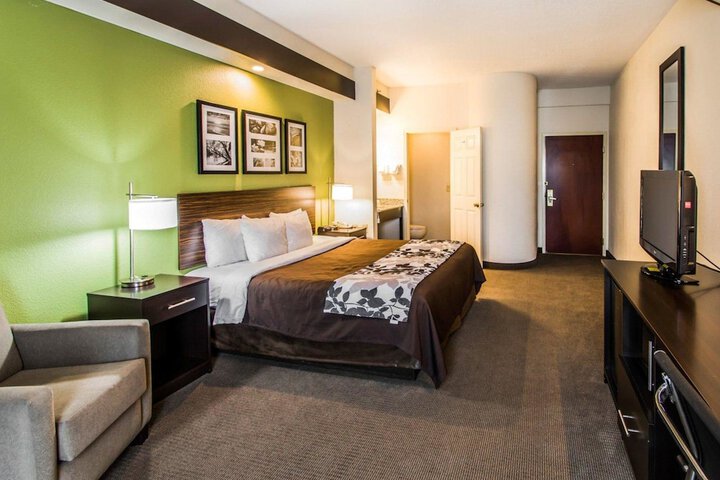 Room 33 of 41