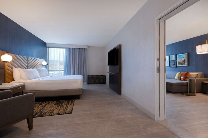 Room 33 of 82