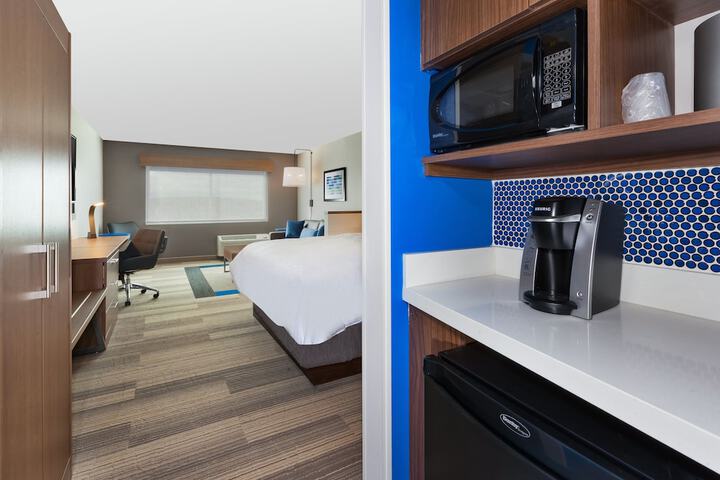 Holiday Inn Express & Suites Eau Claire West I-94 by IHG