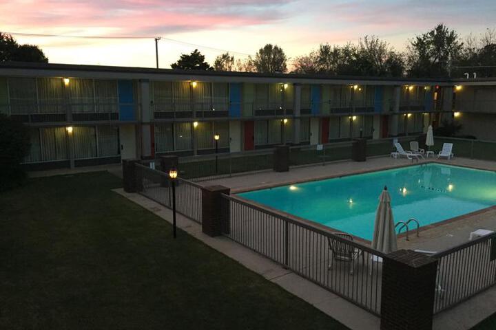 RIVER ROCK INN