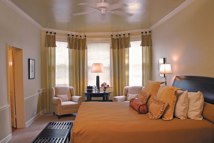 Room 32 of 107