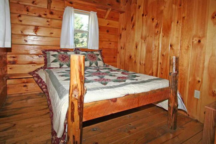 Robin Hill Camping Resort Deluxe Cottage 13
