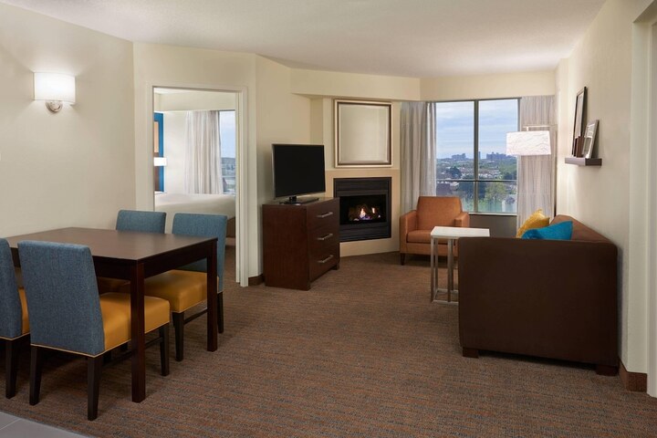 Room 13 of 28