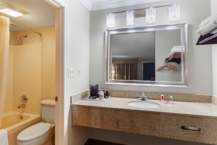 Room 15 of 26