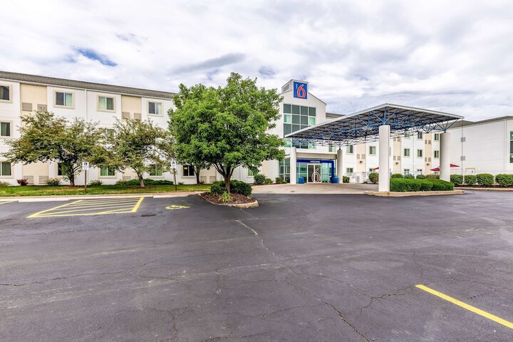 Hotel 8 of 69