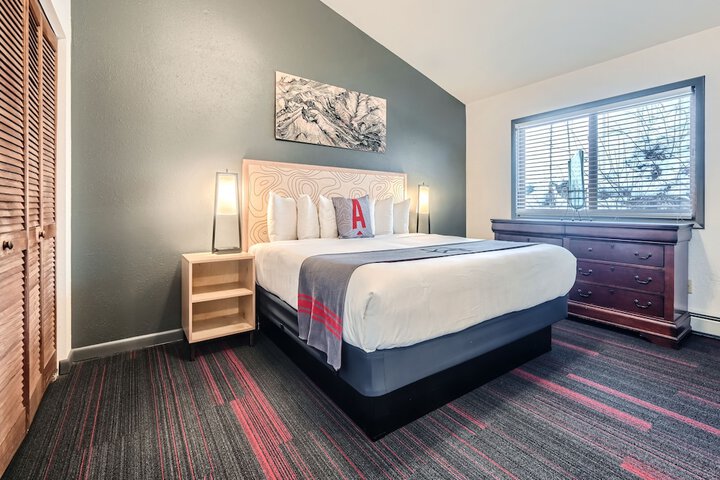 Room 93 of 137