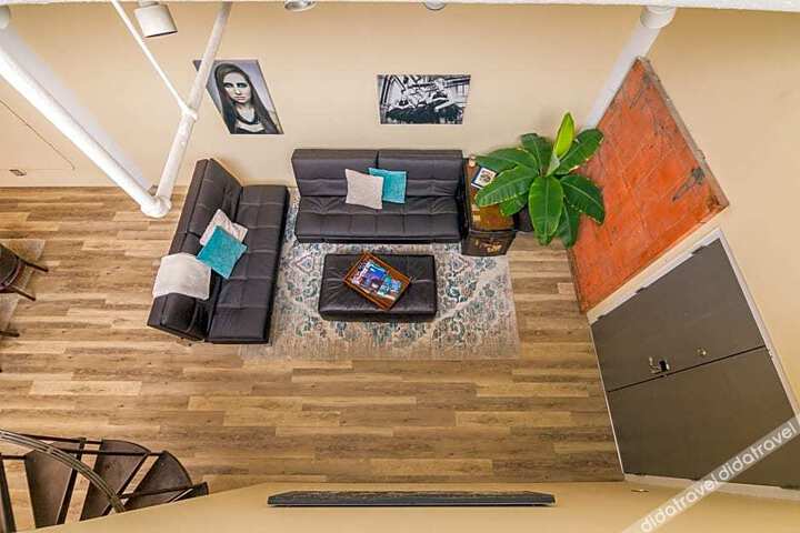 Penthouse Loft in The Heart of Downtown