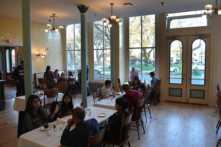 Dining 15 of 19