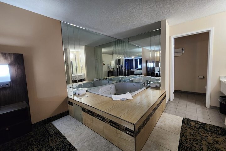 Room 27 of 39