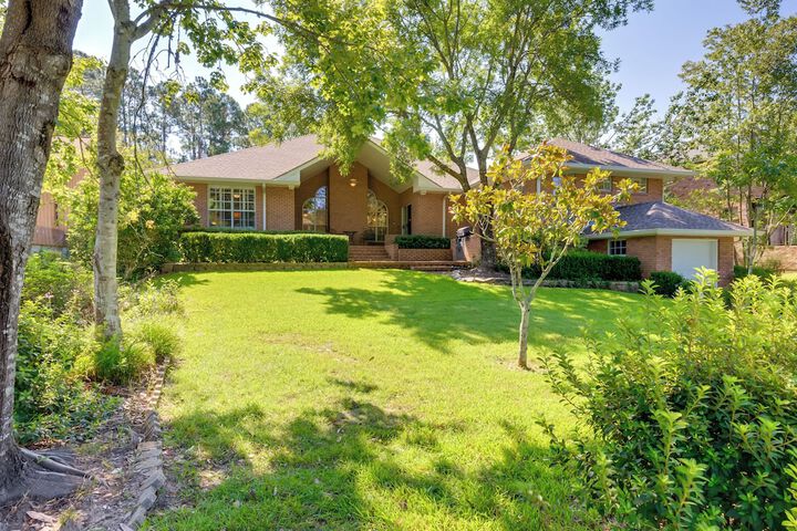 Chic Home w / Club Access Near Bay St. Louis!