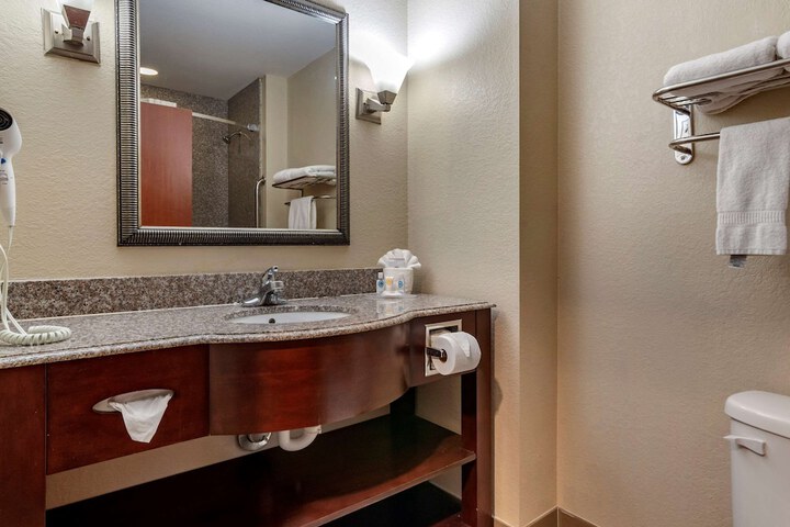 Room 10 of 28