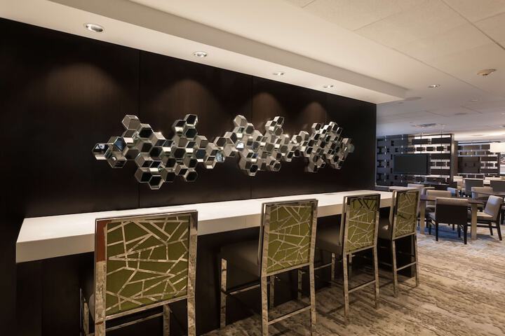 DoubleTree by Hilton Hotel & Suites Houston by the Galleria