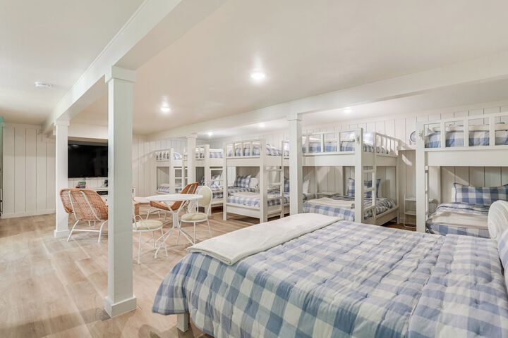 Walk to Lake Texoma: Kingston Retreat w / Deck!