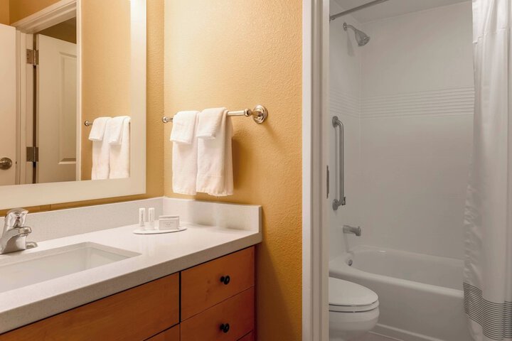 Room 18 of 28