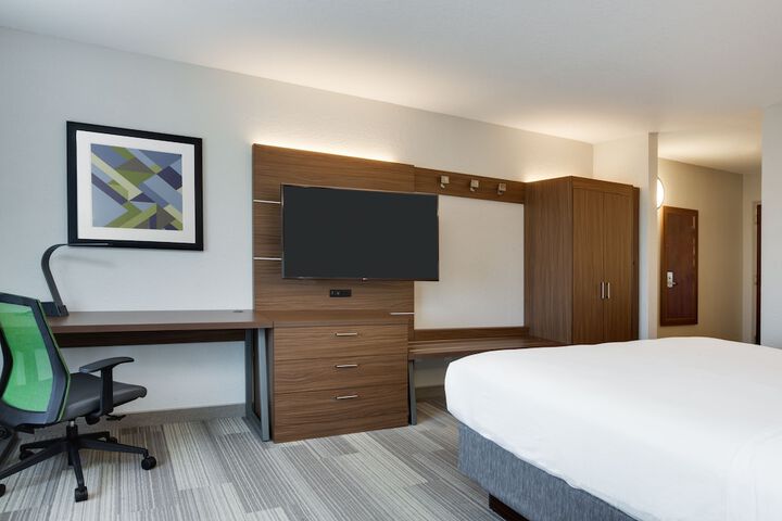 Room 32 of 57