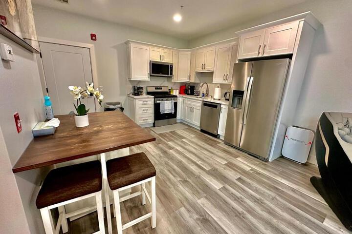 The Stylish Suite - 1BR with Free Parking