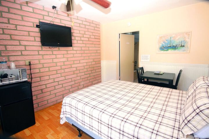 Room 13 of 26