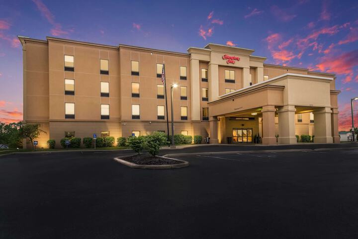 Hotel 7 of 64