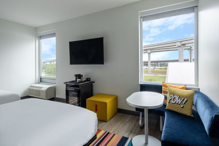 Room 11 of 28
