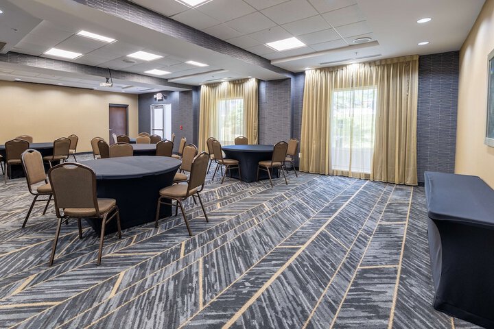 Hampton Inn & Suites Greensboro / Coliseum Area